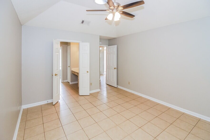 Building Photo - 2784 Fletcher View Dr