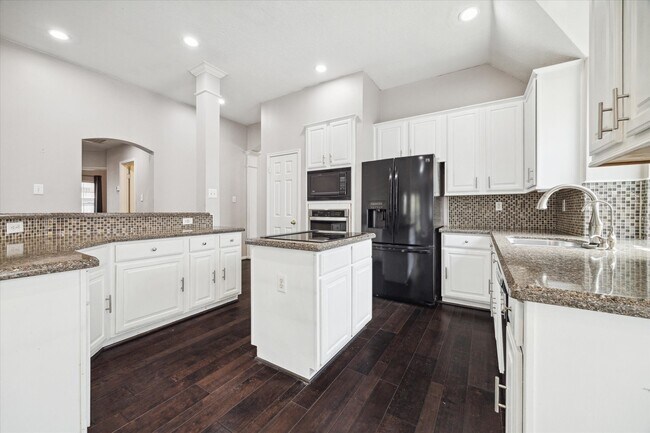 Building Photo - 8830 Fairbloom Ln