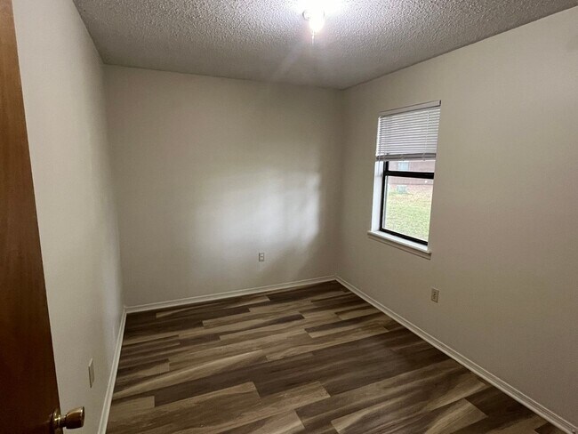 Building Photo - 1506 N Nashville Ave