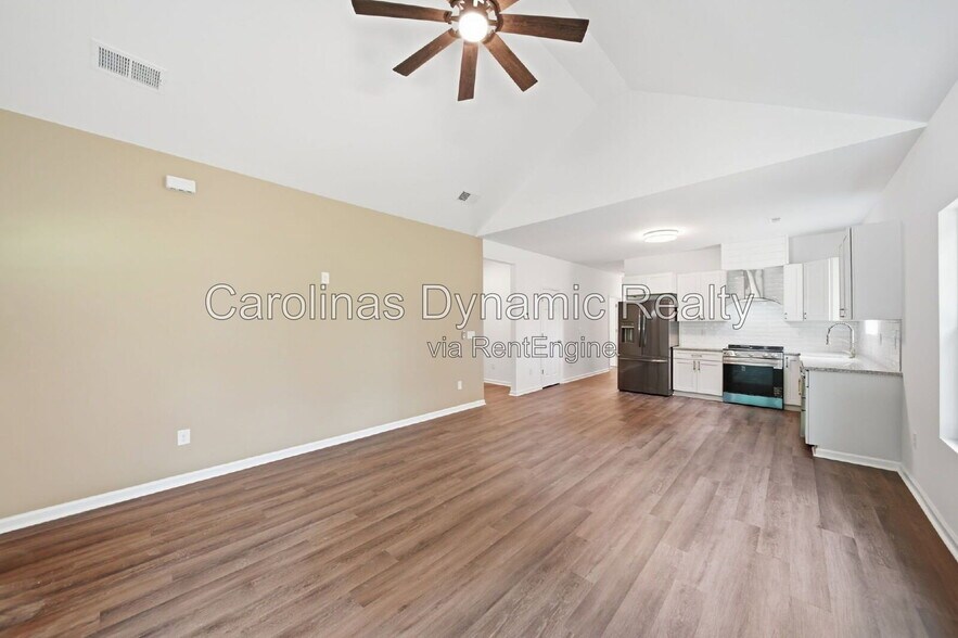 Building Photo - 1533 S Battleground Ave