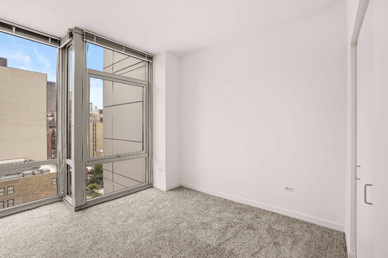 Building Photo - 567 S Dearborn St