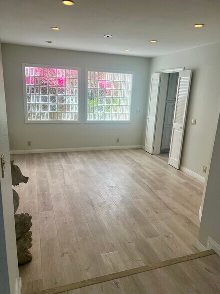 Building Photo - 5018 Evanwood Ave