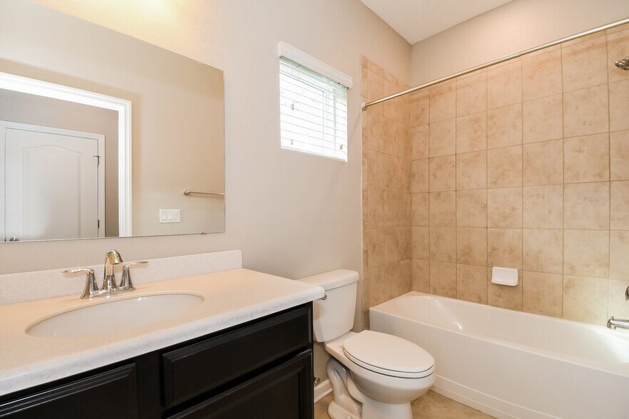 Building Photo - 16171 Magnolia Grove Way