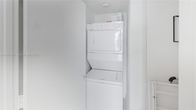 Building Photo - 1850 S Ocean Dr