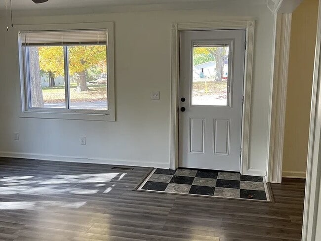 Building Photo - ELEGANT MODISH HOME