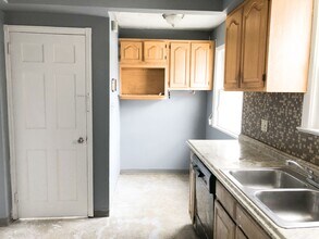 Building Photo - 4 BED 2 BATH SINGLE FAMILY HOME!