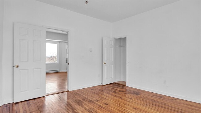 Building Photo - 1442 Main St