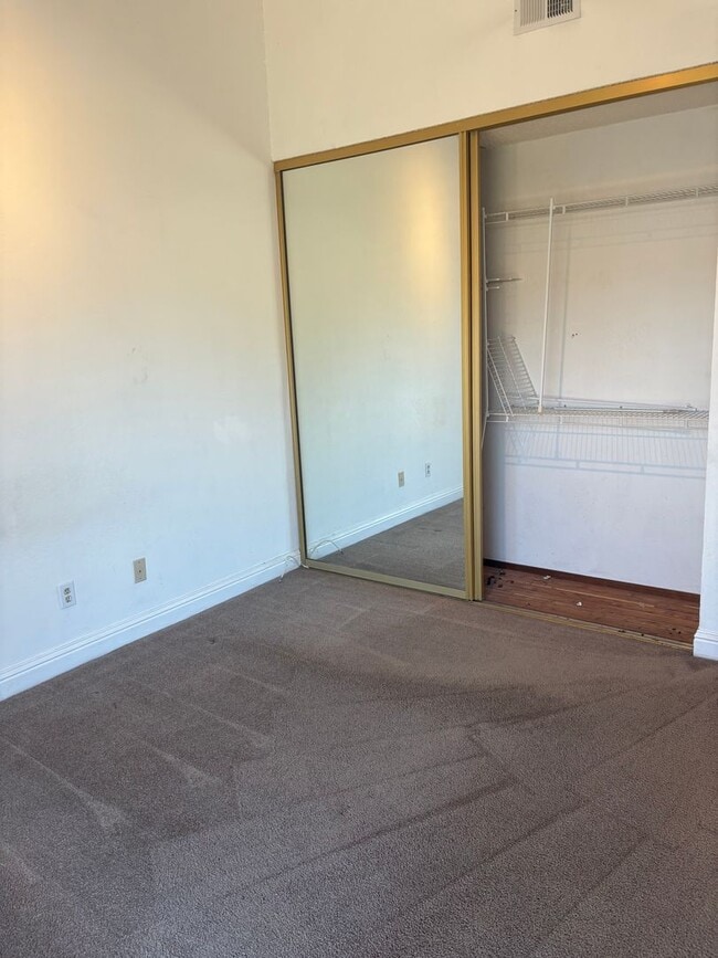 Building Photo - Charming Two-Bedroom, Two-Bath Duet in Pri...
