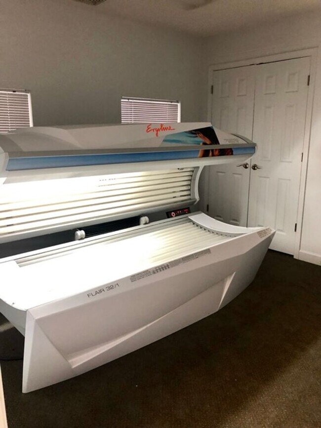 Building Photo - 102-L University Village