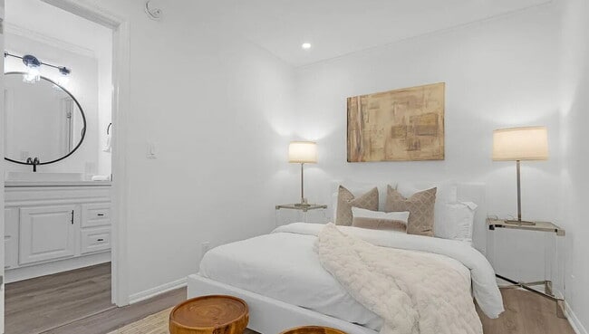 Building Photo - This fabulous Pied-a-Terre, loaded with ch...