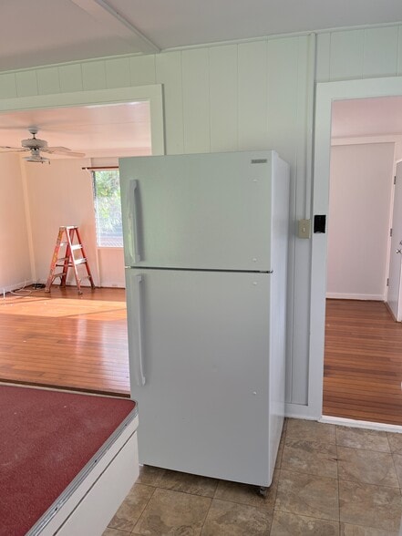 Refridgerator - 220 Nichols St