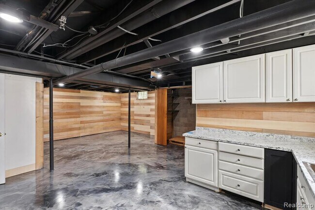 Building Photo - 2860 E Coon Lake Rd