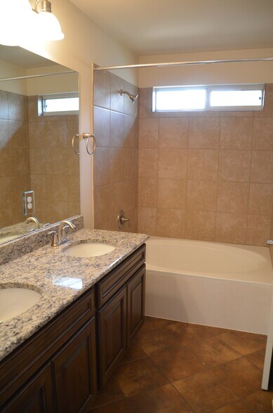 Upstairs Master Bath - 1813 Carlson Drive