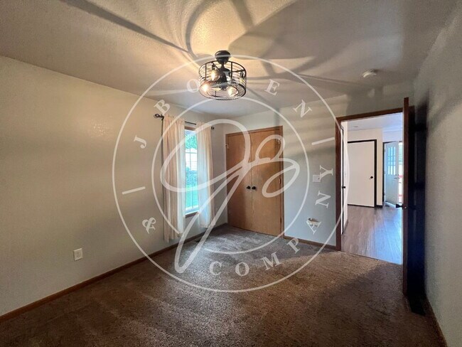 Building Photo - "Charming 3-Bedroom Home in Oregon.– Spaci...