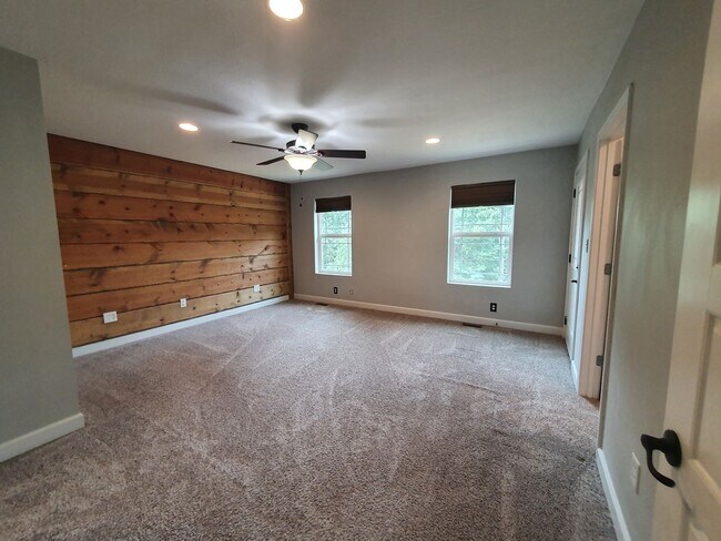 Building Photo - Large home close to post