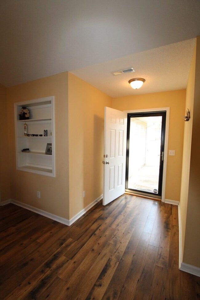 Building Photo - 2160 Waterwheel Dr
