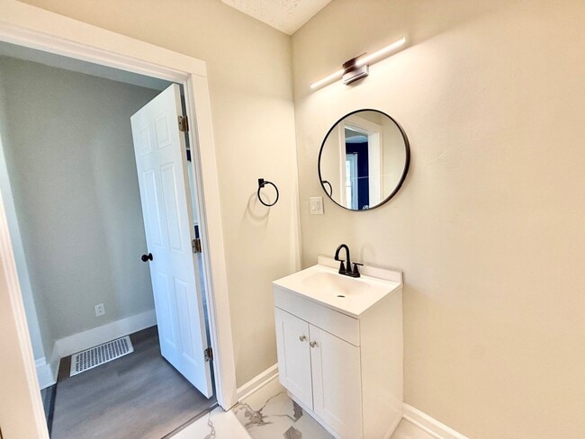 Building Photo - 924 Spring Ave NE