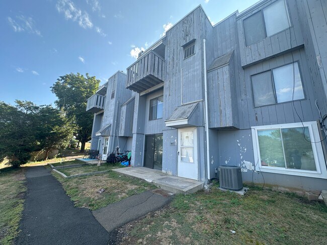 Building Photo - 16 Cedar Ct