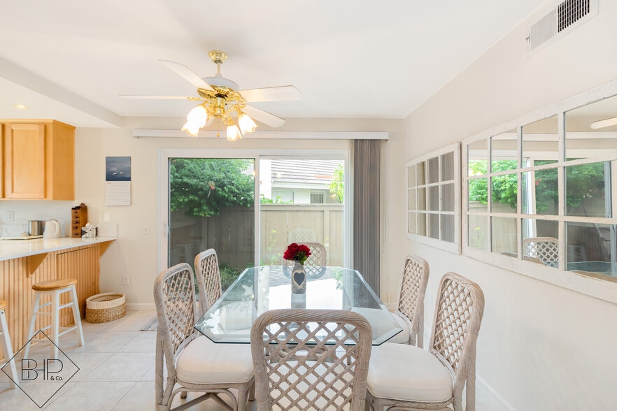 Dining Area - 1987 Willow Ridge Dr