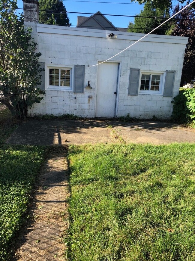 Building Photo - 3-Bedroom Home in Emmaus