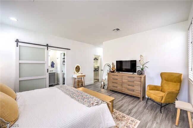 Building Photo - 10762 Flame Vine Ct