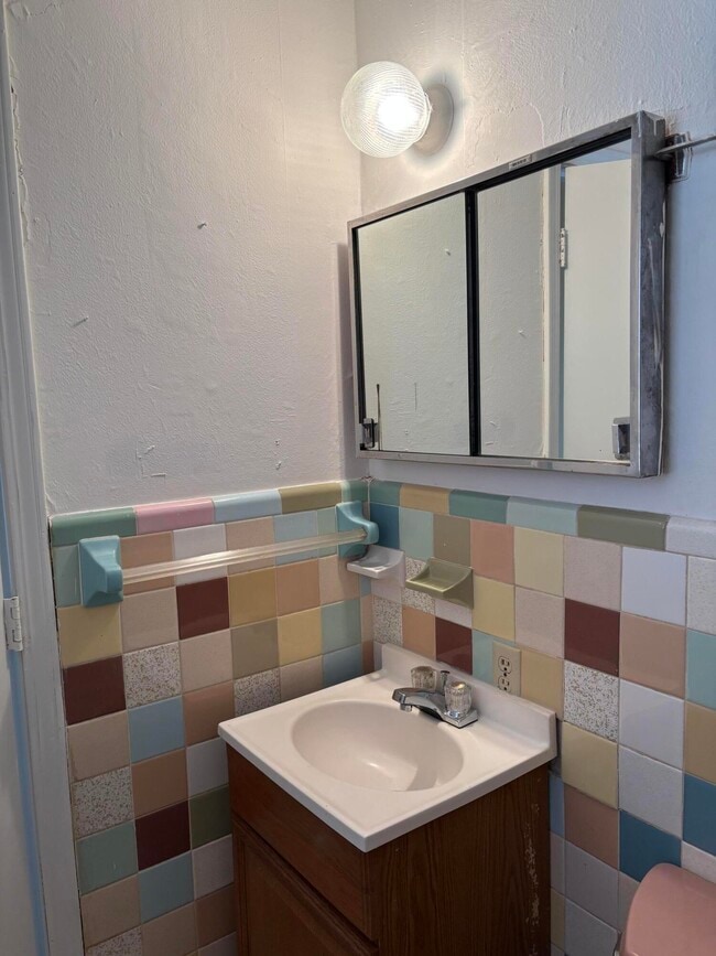 Building Photo - 107 Orange St