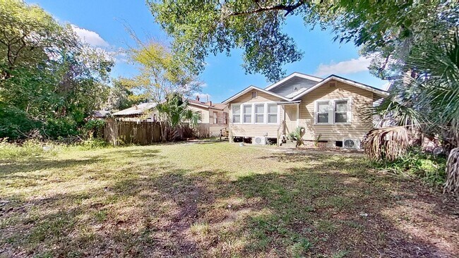 Building Photo - 5-Bedroom Home in Springfield!