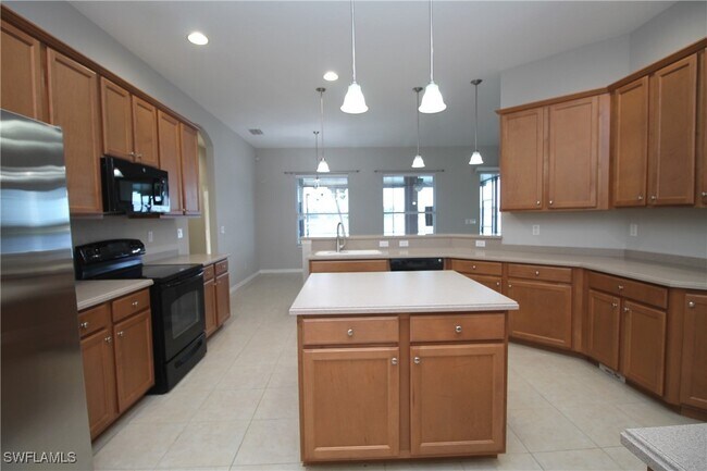 Building Photo - 2086 Grove Dr