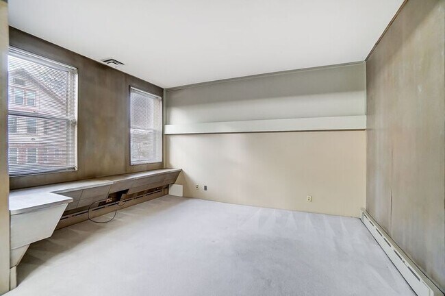 Building Photo - 2881 Observatory Ave