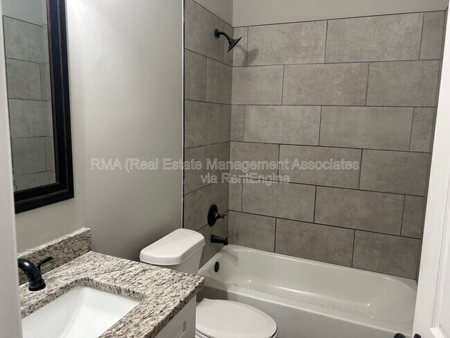 Building Photo - 202 Autumn Ridge Dr