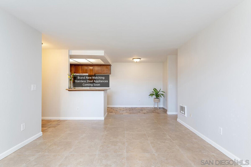 Building Photo - 432 Edgehill Ln