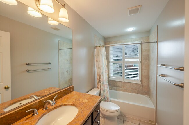 Building Photo - 5806 Flanders St