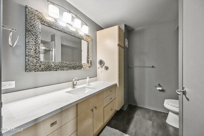 Building Photo - 4808 N 24th St