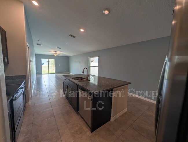 Building Photo - 367 Argyll Dr