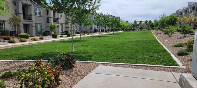 Building Photo - 630 Bellus Pl