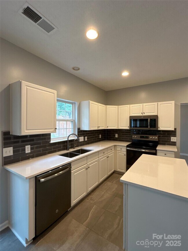 Building Photo - 6518 Harburn Forest Dr