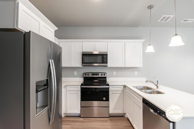 Building Photo - 3-Bed 2-Bath Condo In Lehi With Luxurious Amenities!