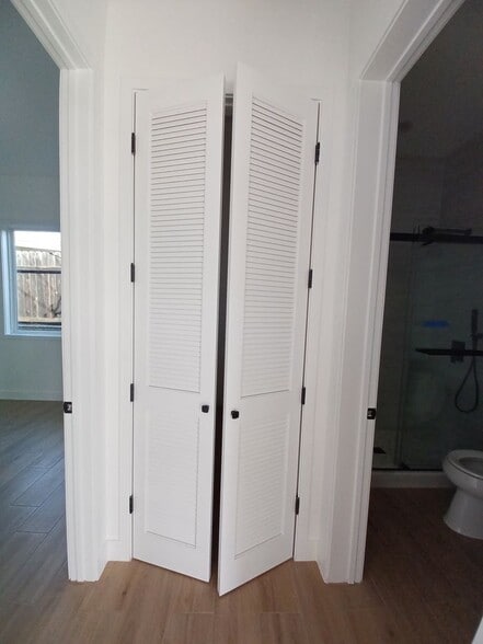 Building Photo - 319 E Ramona St