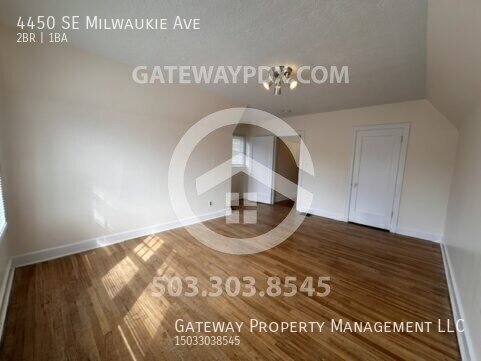 Building Photo - 4450 SE Milwaukie Ave