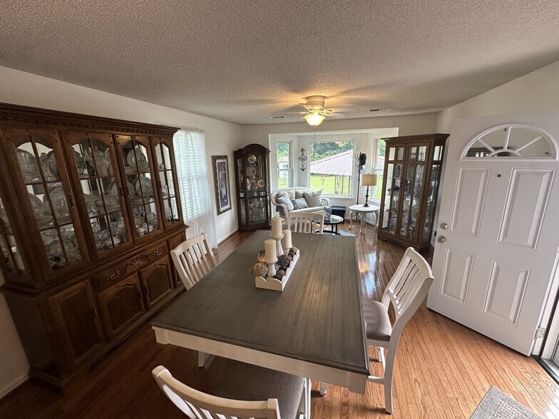 Building Photo - 808 Water View Ter