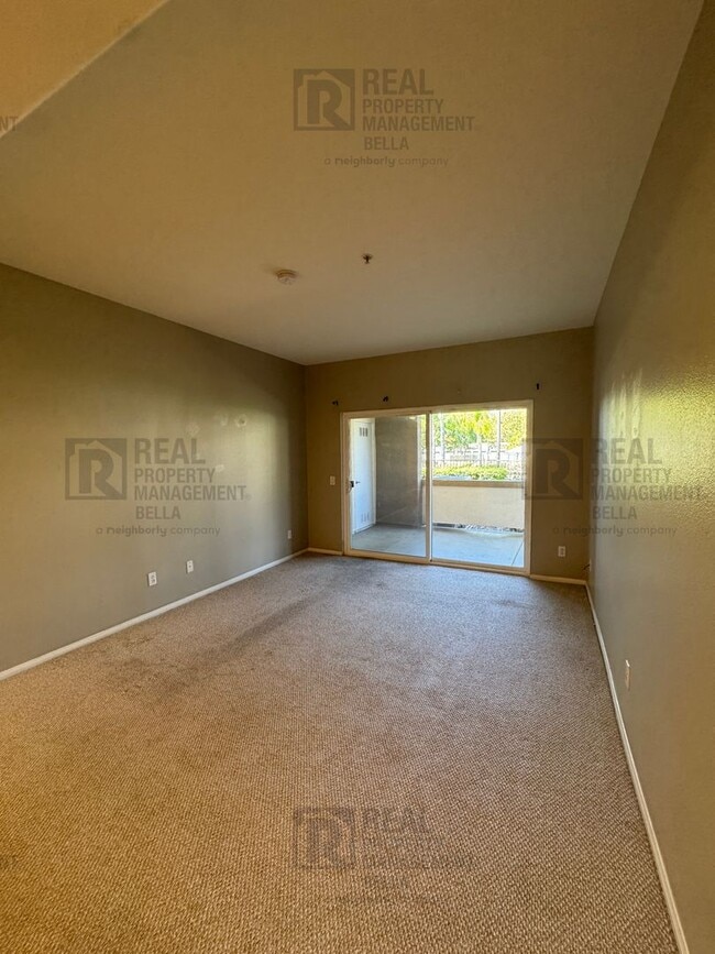 Building Photo - You won't want to miss this!