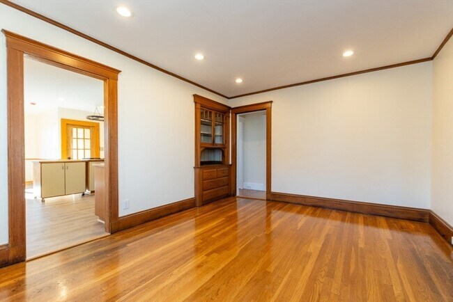 Building Photo - 81 Cushing Ave