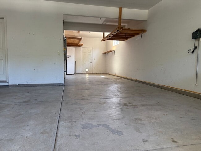 Building Photo - "Luxury Living: Stunning home with marble counter tops & Fireplace!"