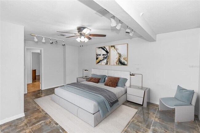 Building Photo - 8315 Village Green Rd