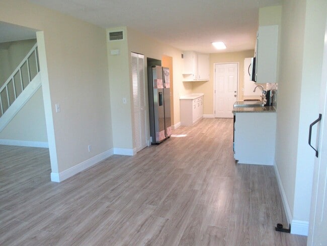 Building Photo - 5310 Palm Dr