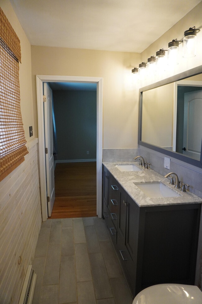 Building Photo - 942 Mildred Dr
