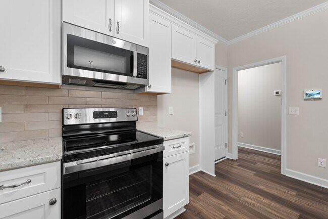 Building Photo - 827 Montclair Pt
