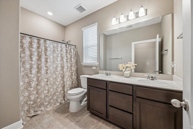 Building Photo - 6200 Albany Sleigh Dr