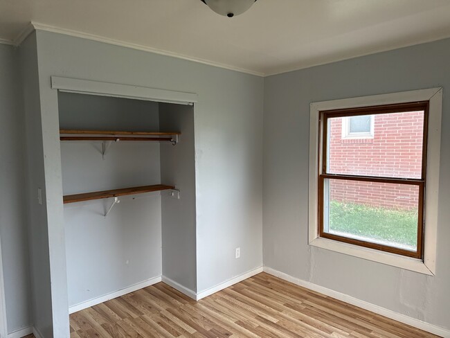 Building Photo - 4521 Victory Ave