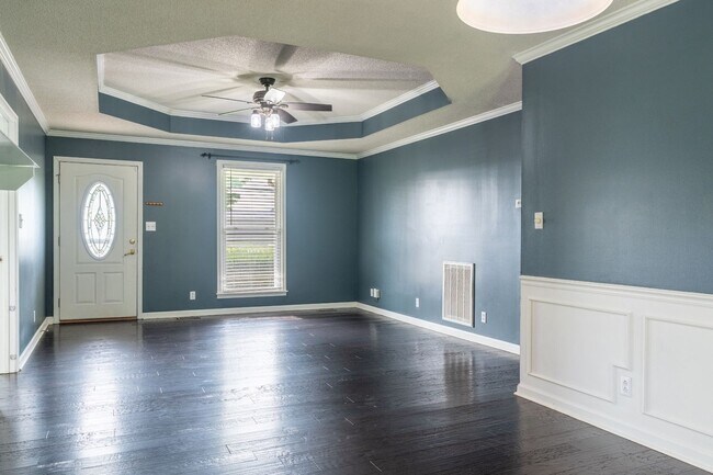 Building Photo - 3704 Trenton Rd